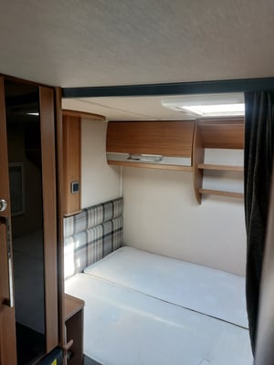 2015 Auto-Trail Apache 632 — photo 9 of 12