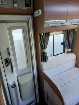 2015 Auto-Trail Apache 632 — photo 10 of 12