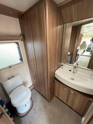 2017 Swift Bessacarr 442 — photo 2 of 8