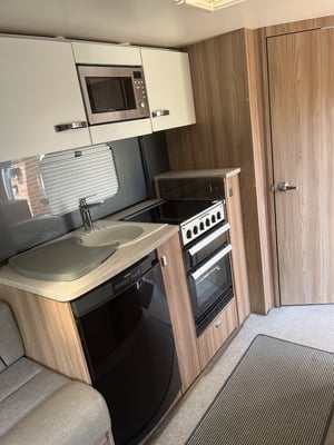 2017 Swift Bessacarr 442 — photo 6 of 8