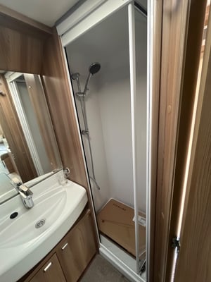 2017 Swift Bessacarr 442 — photo 7 of 8