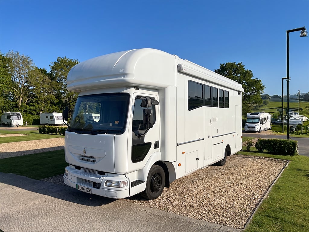 2004 Renault Midlum Coachbuilt Motorhome - Image 1