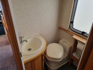 2000 Auto-Trail Cheyenne 696 — photo 2 of 9