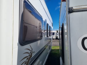 2000 Auto-Trail Cheyenne 696 — photo 3 of 9