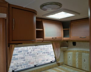 2004 Bessacarr E450 2-Berth Fixed Bed — photo 6 of 24