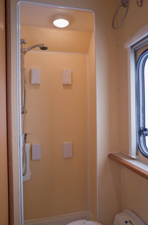 2004 Bessacarr E450 2-Berth Fixed Bed — photo 9 of 24