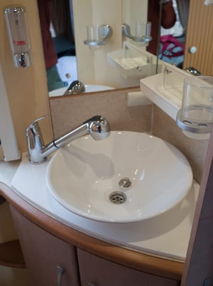 2004 Bessacarr E450 2-Berth Fixed Bed — photo 10 of 24