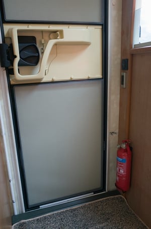 2004 Bessacarr E450 2-Berth Fixed Bed — photo 13 of 24