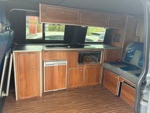 2010 Volkswagen Camper King — photo 2 of 14