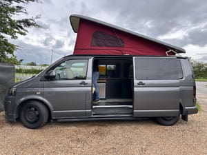2010 Volkswagen Transporter — photo 2 of 7