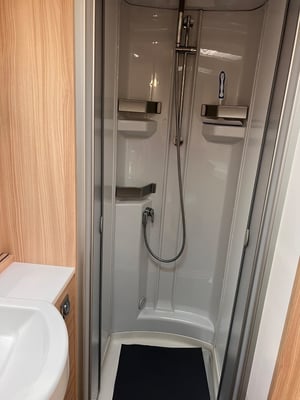2017 Bürstner IxeoG it680   — photo 11 of 24