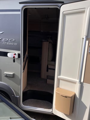 2017 Bürstner IxeoG it680   — photo 13 of 24