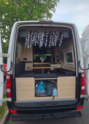 2015 Volkswagen Crafter Campervan — photo 2 of 2