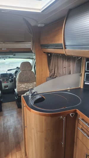 2010 Autotrail Cherokee — photo 2 of 9