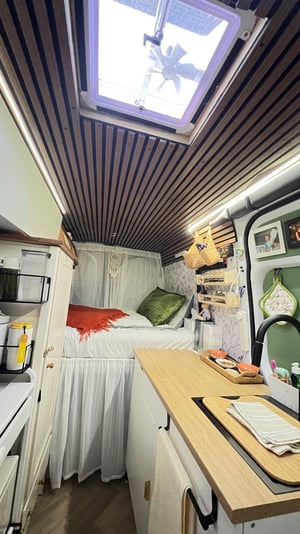 2021 Mercedes Benz Esprinter — photo 21 of 31
