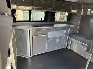 2018 Volkswagen Transporter T6 — photo 16 of 36
