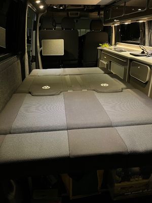 2018 Volkswagen Transporter T6 — photo 24 of 36