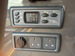 2018 Volkswagen Transporter T6 — photo 25 of 36