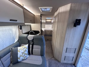 2023 Auto-Trail F-Line F70 — photo 9 of 17