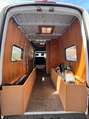 2015 Mercedes-Benz Sprinter — photo 2 of 10