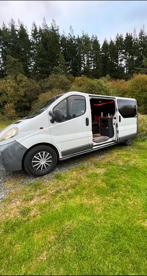 2004 Vauxhall Vivaro Custom 1.9 — photo 6 of 10