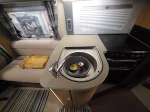 2017 Auto-Trail Tracker FB — photo 7 of 24
