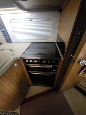 2017 Auto-Trail Tracker FB — photo 11 of 24