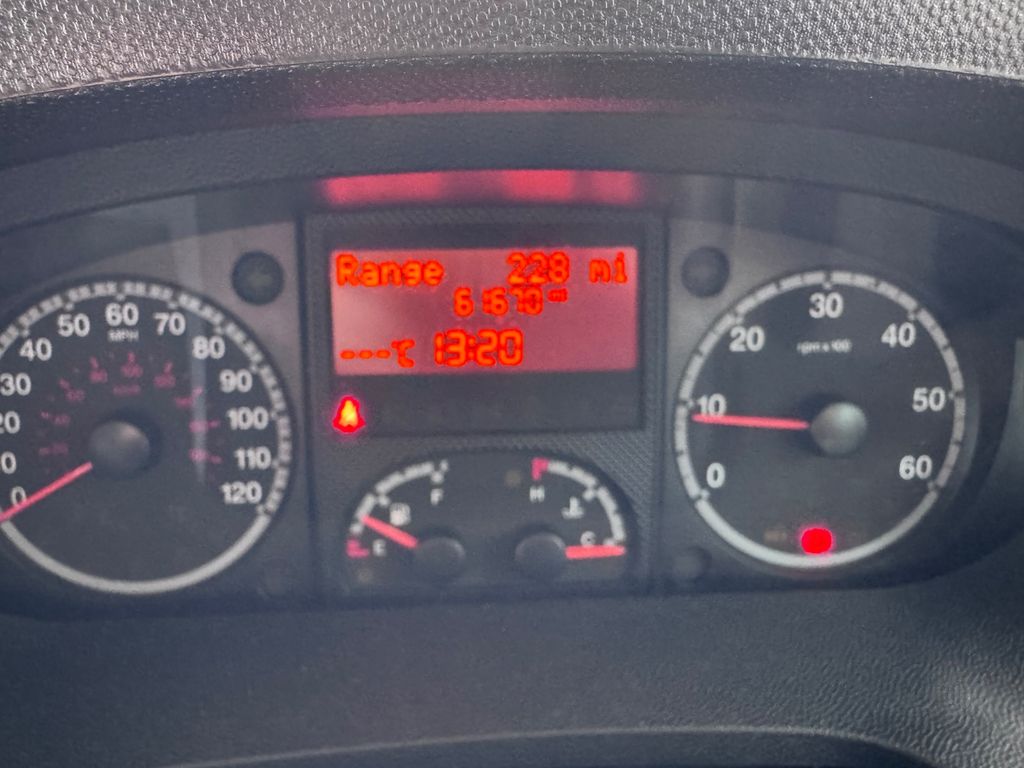 2014 Sunlight A68 - Image 12