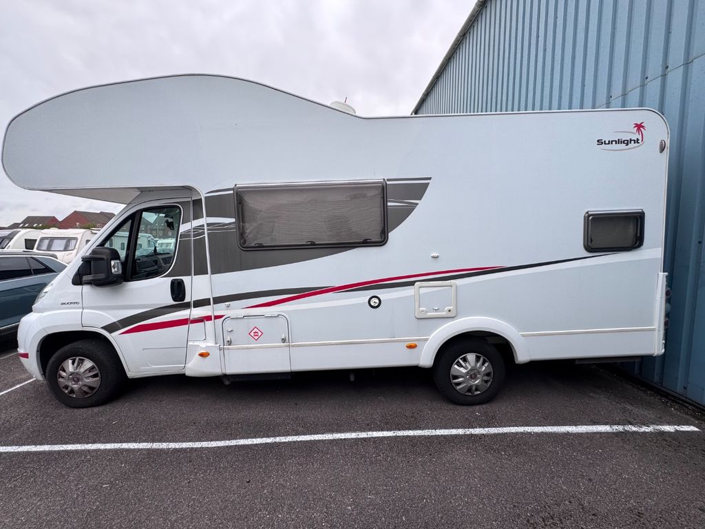 2014 Sunlight A68 - Image 14