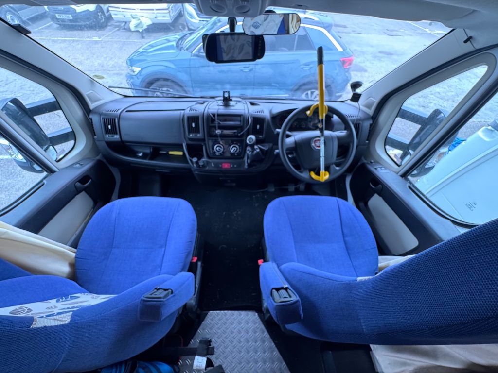 2014 Sunlight A68 - Image 17