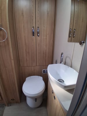 2017 Elddis Majestic 185 — photo 2 of 13