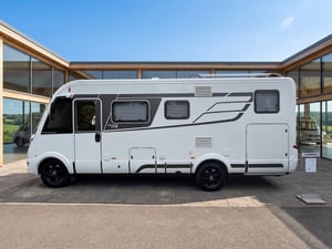 2021 Hymer B-Class ModernComfort — photo 1 of 10