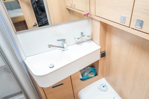2021 Hymer B-Class ModernComfort I WhiteLine BMCI 600 — photo 15 of 47