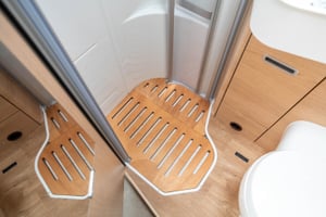 2021 Hymer B-Class ModernComfort I WhiteLine BMCI 600 — photo 18 of 47
