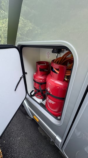 2025 Adria Compact Supreme DL — photo 24 of 32