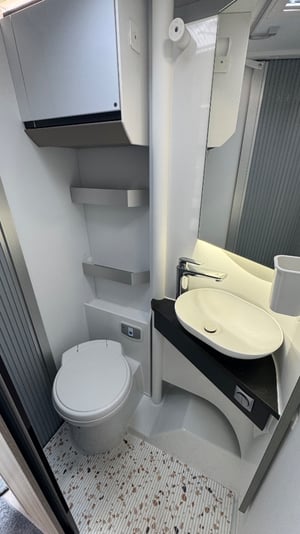 2025 Adria Compact Supreme DL — photo 28 of 32