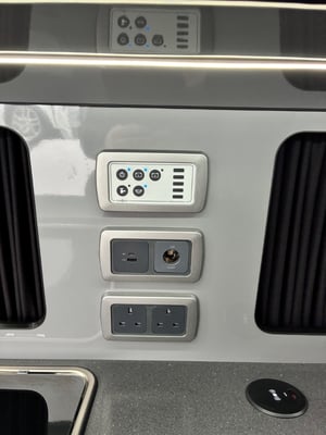 2021 Volkswagen Campervan — photo 18 of 29