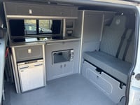 2018 Volkswagen Transporter - Image 2