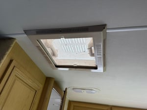 1994 Compass Navigater 355 — photo 37 of 49
