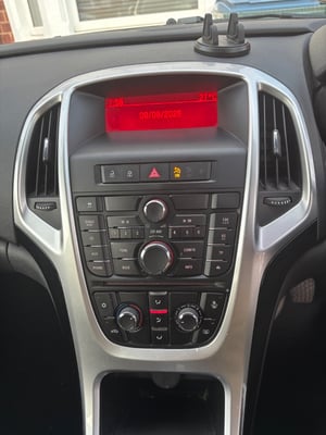 2012 Vauxhall Astra — photo 4 of 14