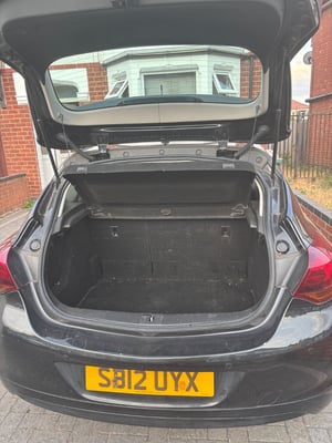 2012 Vauxhall Astra — photo 5 of 14