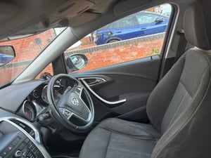 2012 Vauxhall Astra — photo 8 of 14