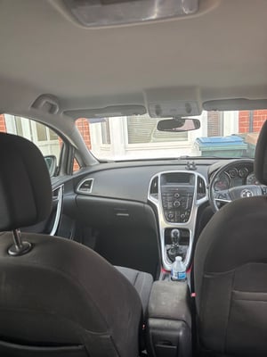 2012 Vauxhall Astra — photo 9 of 14