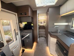 2025 Adria Matrix Supreme 670DL  — photo 10 of 23