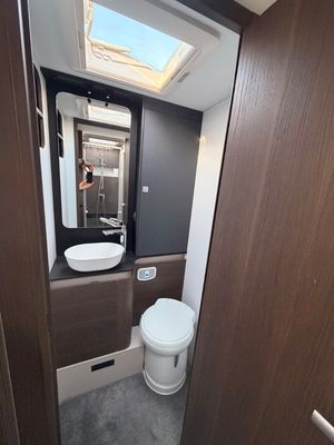 2025 Adria Matrix Supreme 670DL  — photo 18 of 23