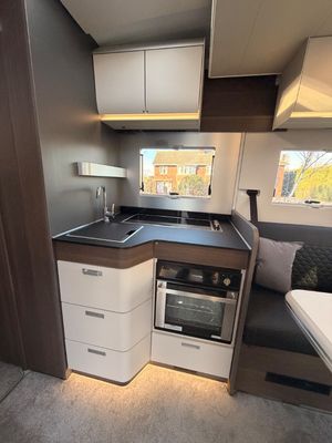 2025 Adria Matrix Supreme 670DL  — photo 20 of 23