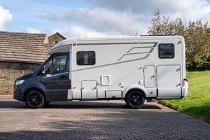 2022 Hymer B Modern Comfort 580 T — photo 2 of 58