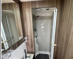 2016 Autosleeper Corinium FB — photo 12 of 13