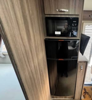 2016 Autosleeper Corinium FB — photo 10 of 13