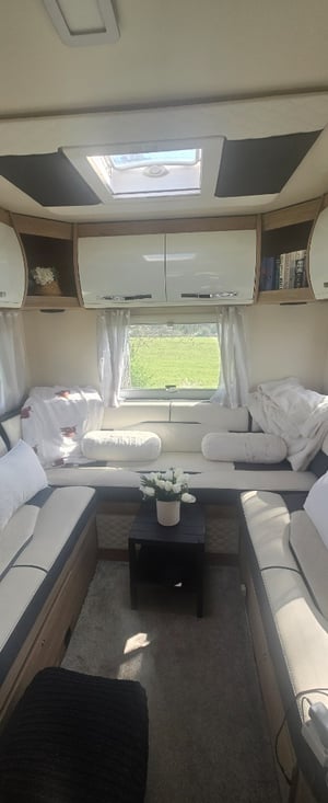 2020 Roller Team Auto-Roller 747 — photo 6 of 7